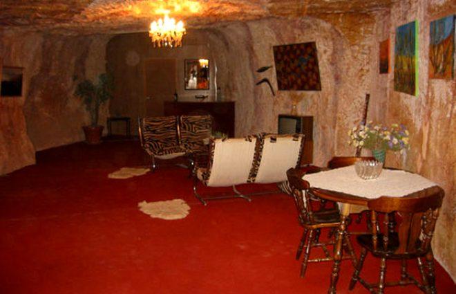 Maden tünellerinin birbirine bağlanıp bin 500 evin inşa edildiği kasaba: Coober Pedy