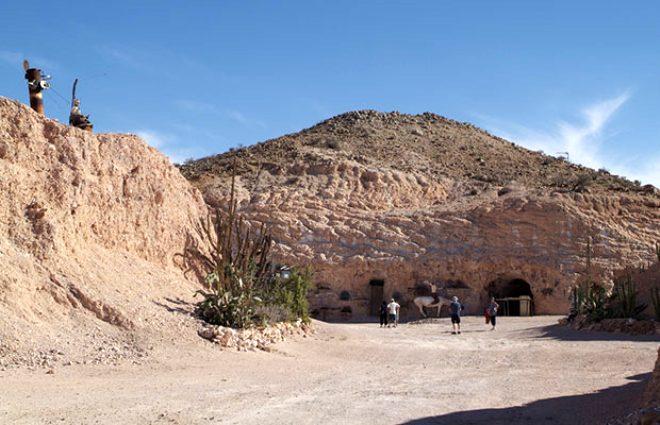 Maden tünellerinin birbirine bağlanıp bin 500 evin inşa edildiği kasaba: Coober Pedy