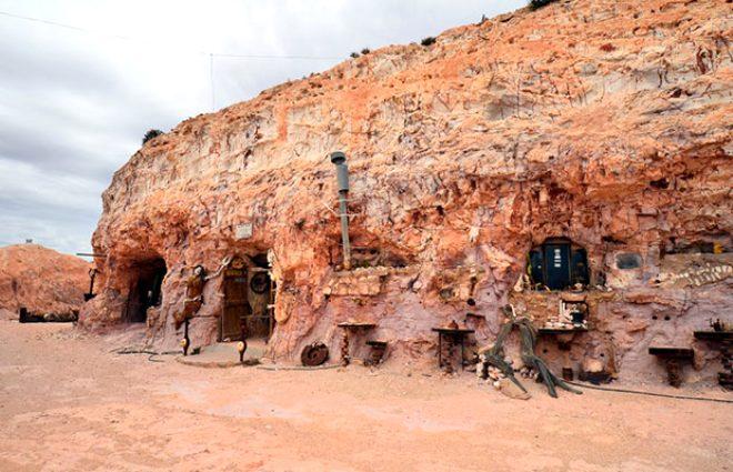Maden tünellerinin birbirine bağlanıp bin 500 evin inşa edildiği kasaba: Coober Pedy