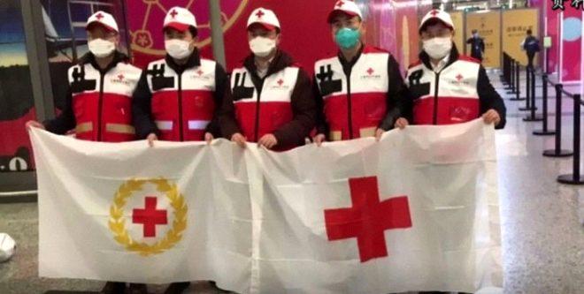 Dede ve torunun karantinadaki görüşmesi yüreklere dokundu! İşte koronavirüse rağmen güzel kalplerin varlığını gösteren 20 kare