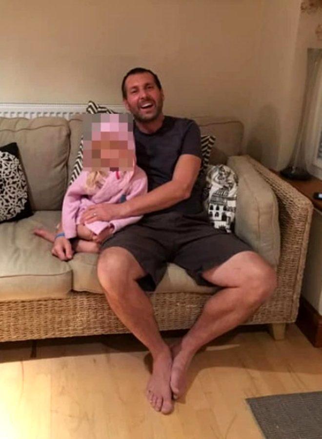 İngiltere'de koronavirüsten ölen en genç kişi oldu! 45 yaşındaki adam 6 gün içinde hayatını kaybetti.