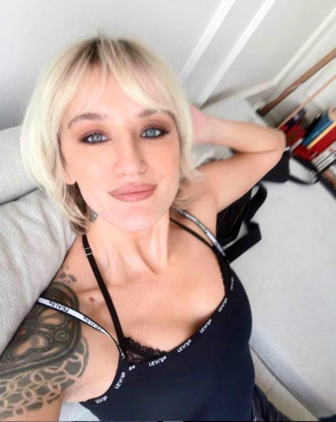 İşte güzel modelin dikkat çeken bazı paylaşımları;