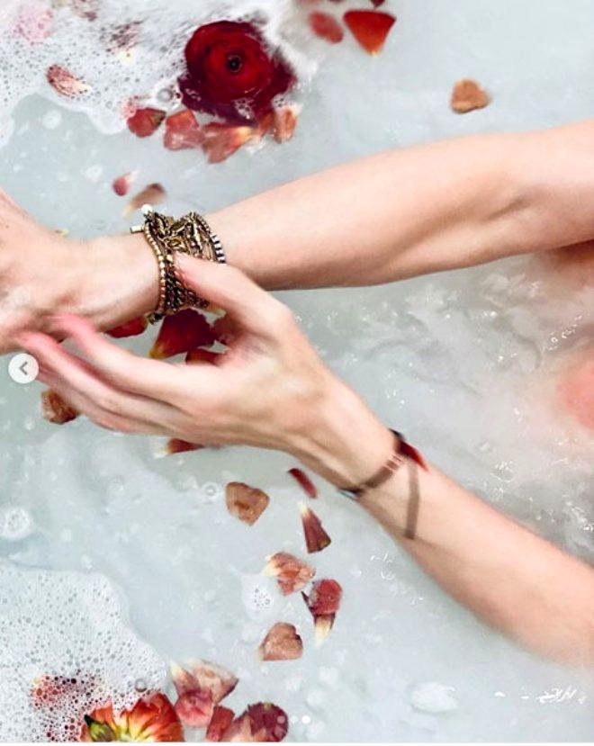 Küvette çıplak video çeken 61 yaşındaki Madonna virüs tespitiyle tepki çekti