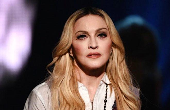 Küvette çıplak video çeken 61 yaşındaki Madonna virüs tespitiyle tepki çekti