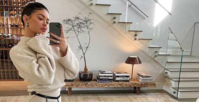 Genç milyarder Kylie Jenner, karantinayı 6 milyon dolarlık evinde geçiriyor