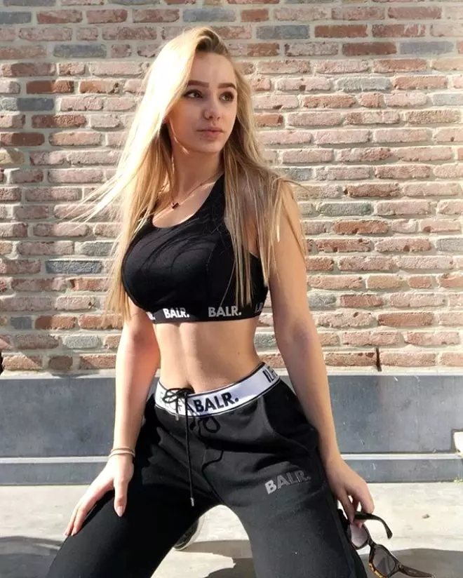 Eski futbolcu Wesley Sonck'tan fenomen kızına gönderme: Ben bikinili fotoğraf paylaşmıyorum.