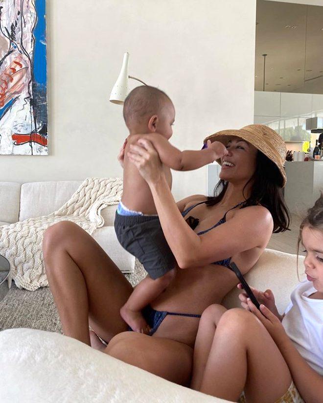 Fotoğrafına gelen yorumlara yanıt veren Kourtney, hamileliği 'nimet' olarak yorumladı