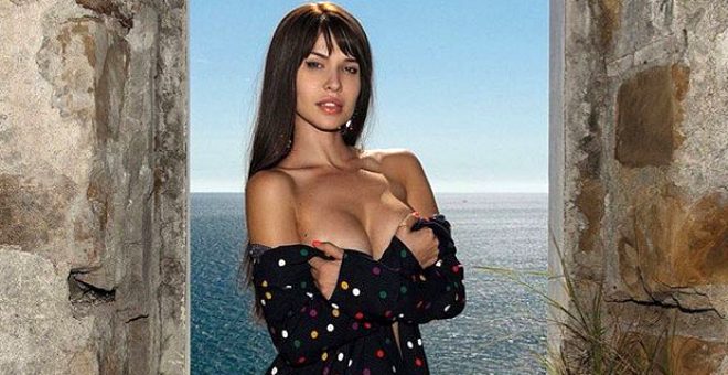 Karantinada canı sıkılan süper model Maria Liman art arda üstsüz poz verdi