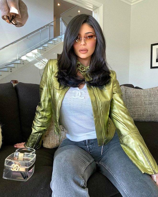 Kozmetik milyarderi Kylie Jenner, makyajsız ve yalın ayak sokağa fırladı.
