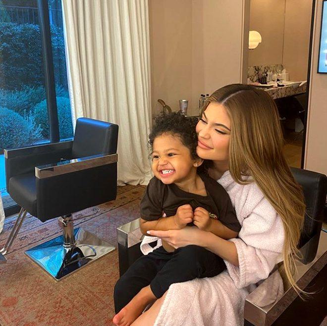 Genç milyarder Kylie Jenner, 36 milyon dolara aldığı malikanesinden ilk pozunu paylaştı