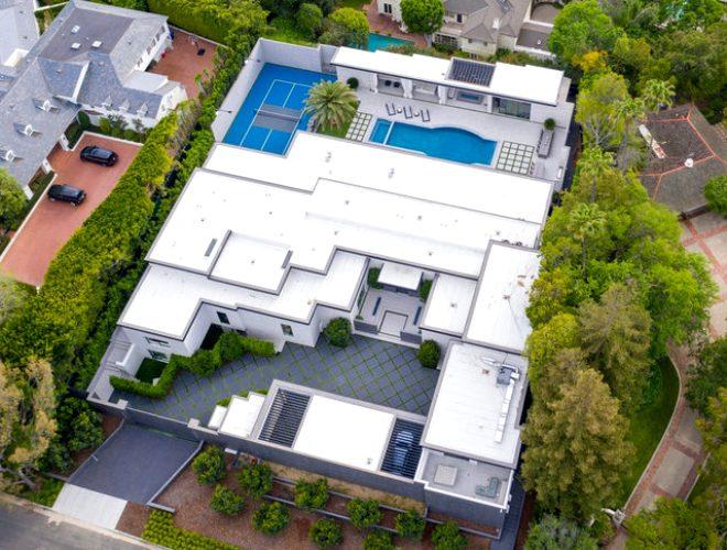Genç milyarder Kylie Jenner, 36 milyon dolara aldığı malikanesinden ilk pozunu paylaştı