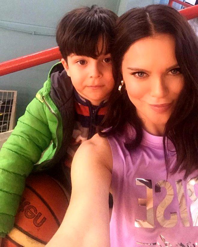 Oğlunu kaybeden Ebru Şallı'dan Anneler Günü'nde yürek yakan söz: Birileri içime ateş topu atmış gibi.