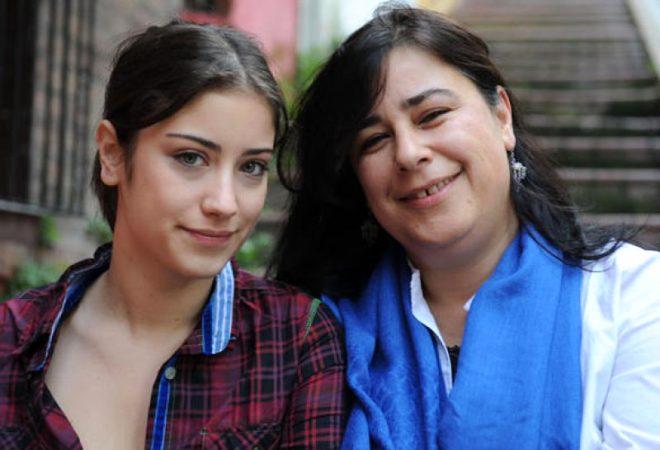 Hazal Kaya ve Ayşegül Kaya