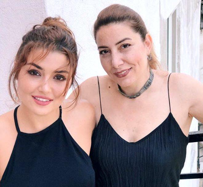 Hande Erçel ve Aylin Erçel