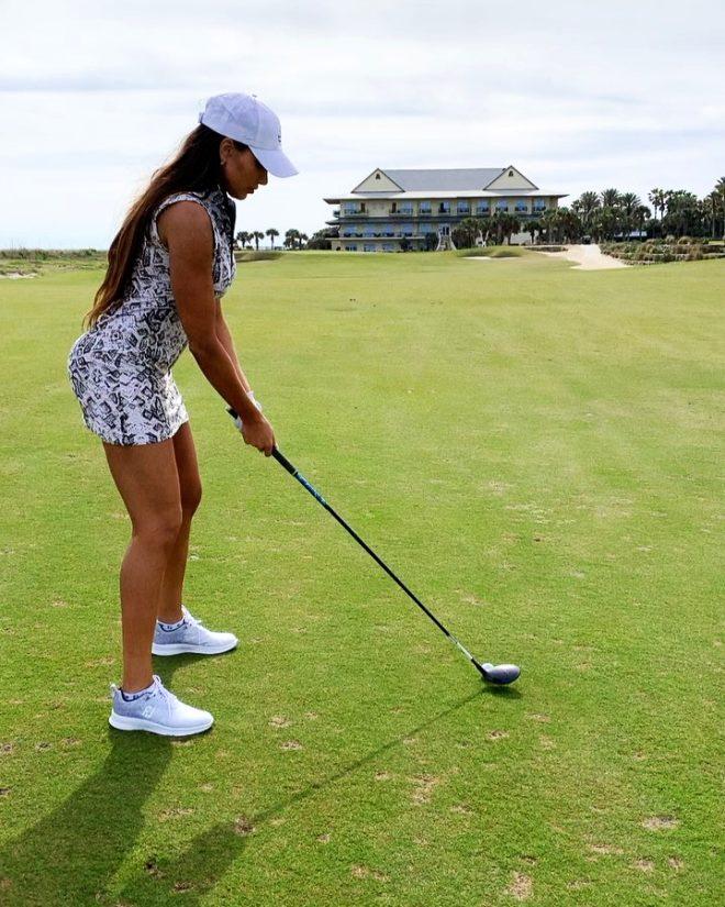 Golf dünyasının yürek hoplatan ikilisi Paige Spiranac ve Holly Sonders, yardım maçında karşı karşıya gelecek