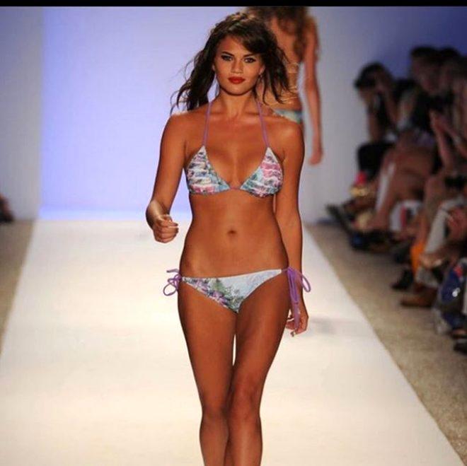 Trump karşıtı ünlü model Chrissy Teigen, tutuklanan protestocular için 200.000 dolar kefalet bağışladı