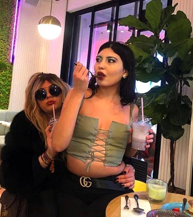 Kırmızı mini elbisesiyle poz veren Bahar Candan'dan olay yaratan göğüs frikiği