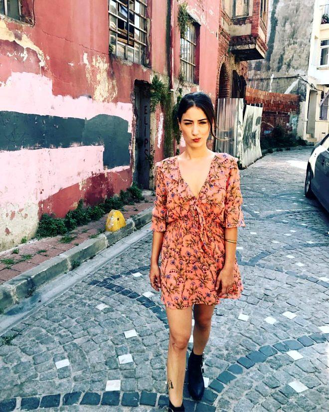 Hazal Kaya’nın yeni imajına hayranları bayıldı Beğeniler yağmur..