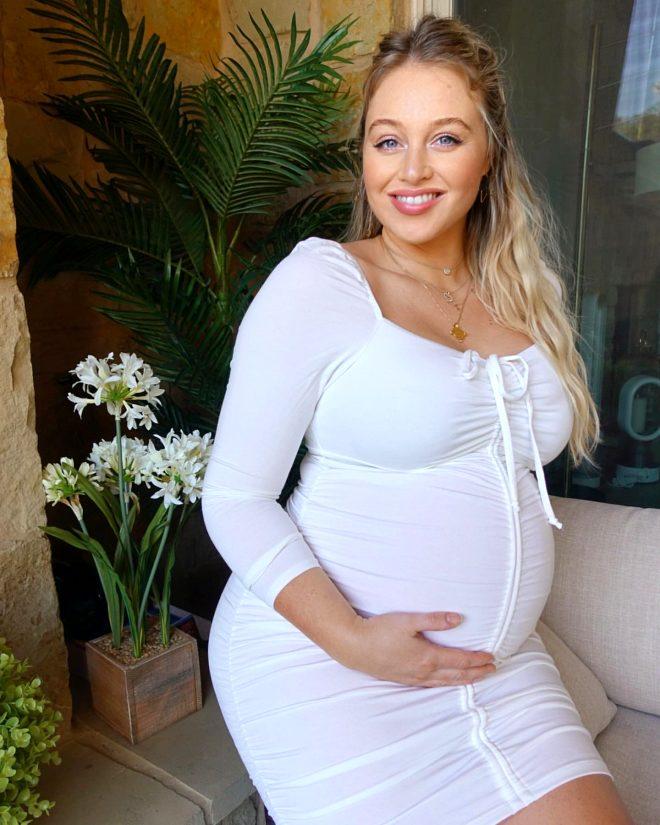 Kıvrımlı model Iskra Lawrence, suda doğum yaptığı anlarını paylaştı