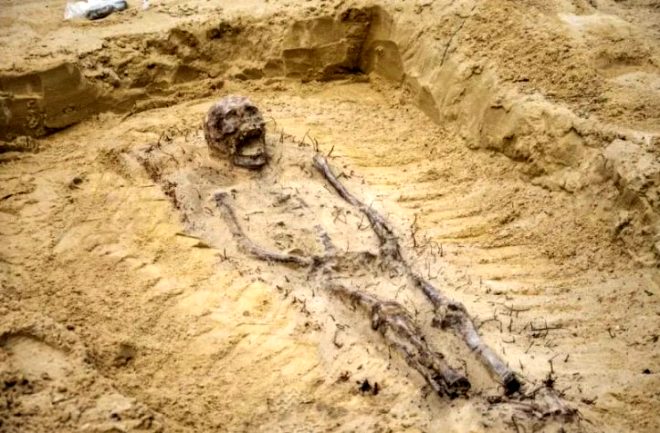 Bölge halkı şokta! Ağzında para bulunan onlarca çocuk iskeleti ortaya çıkarıldı