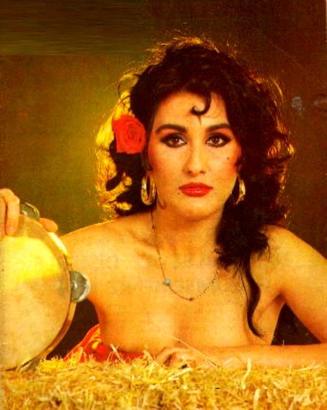 Türk Pop Müziği'nin 66'lık güzeli mayolu pozuyla sosyal medyayı salladı
