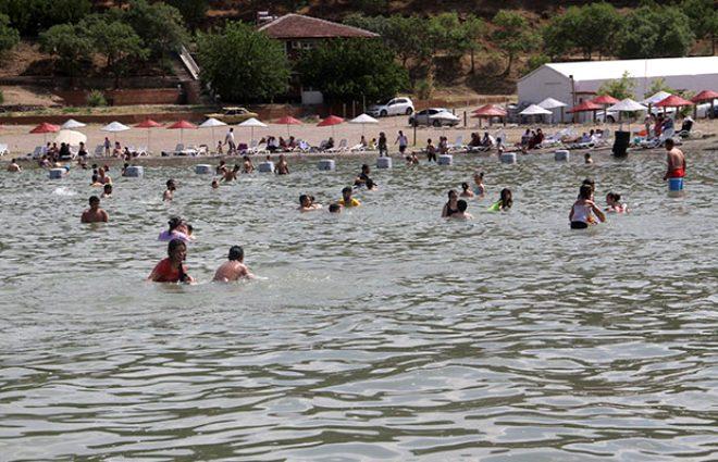 Ne Bodrum Ne Marmaris Elazig In Gizli Denizi Hazar Golu Tatilcilerin Ilgi Odagi Oldu Foto Galerisi