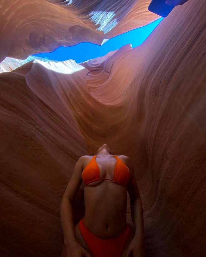 Turuncu bikinisiyle dağa çıkan genç milyarder Kylie Jenner, gördüğüne inanamadı: Gerçek olamaz!