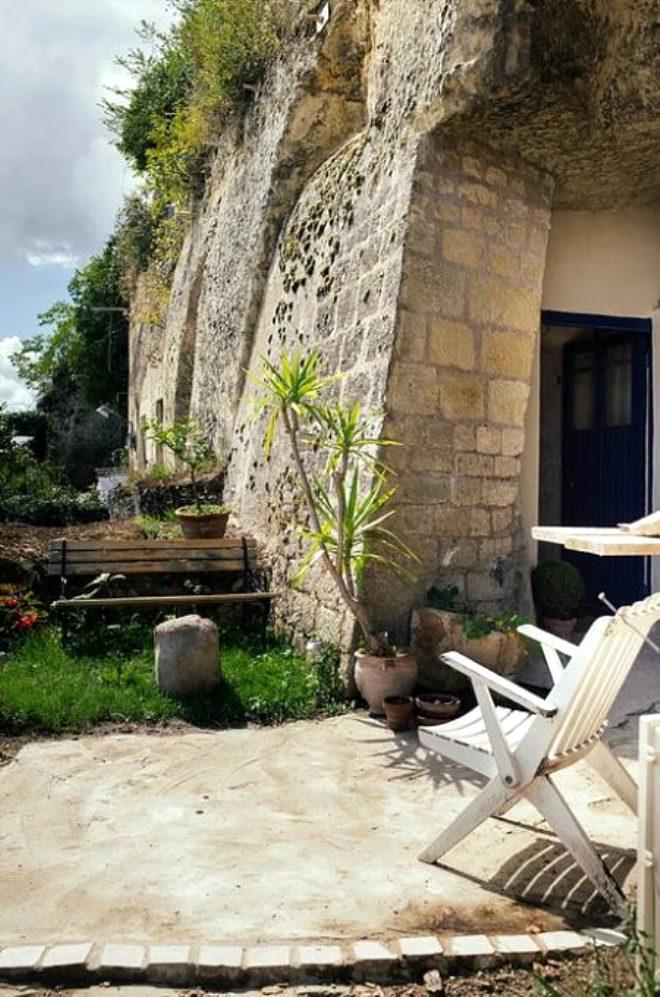 Genç çift, 1 euroya aldıkları mağara evi 12 ay içinde saraya dönüştürdü