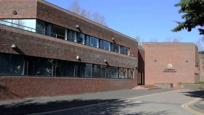 35 yaşındaki evli öğretmen, 15 yaşındaki öğrencisiyle boş bir arazide cinsel ilişkiye girdi