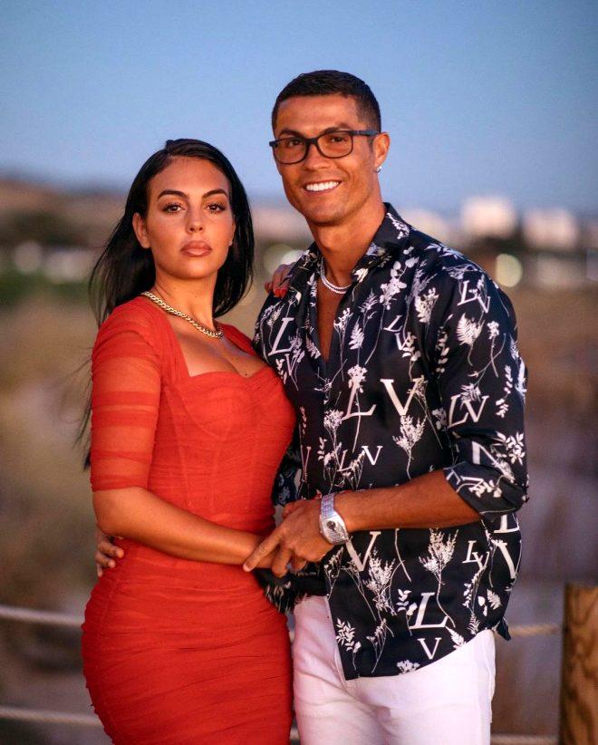 Milyonların içinde yüzen Ronaldo'nun kız arkadaşı geçmişiyle yürek burktu: İnsanlara yemek almaları için yalvardım