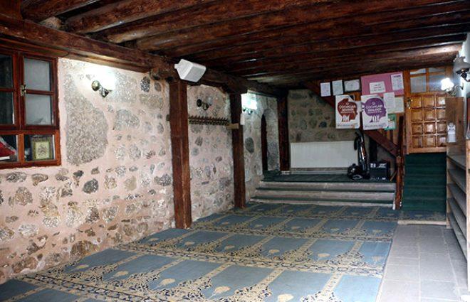 Çivisiz, 800 yıldır ayakta! Bu caminin sırrını duyan hayran kalıyor