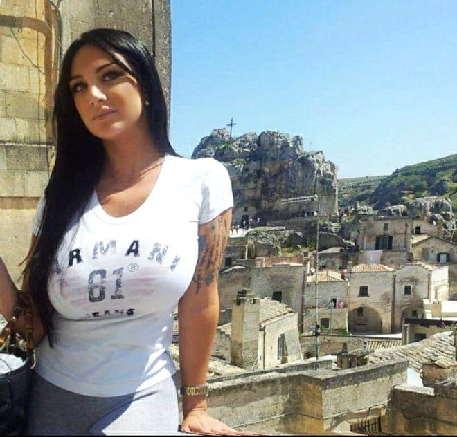 Futbol dünyasının el üstünde tuttuğu güzel spiker Diletta Leotta'yı meslektaşı yerden yere vurdu