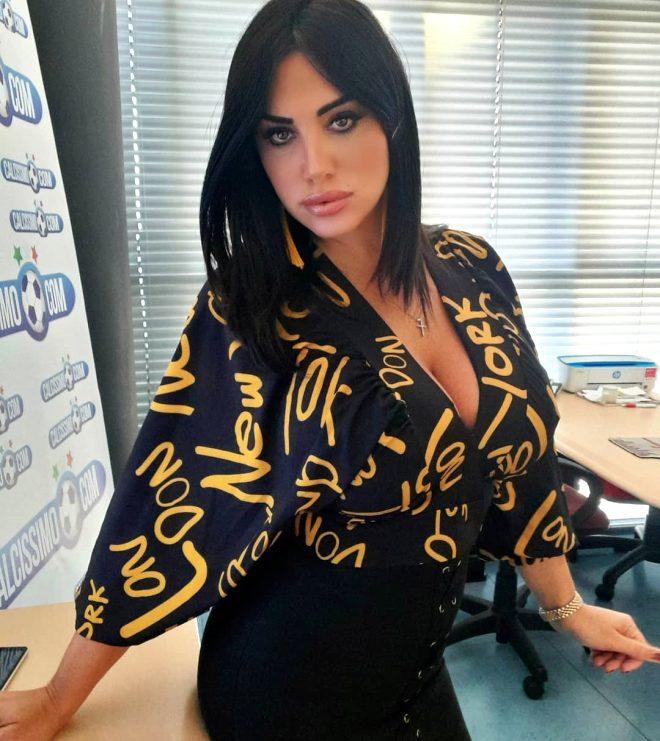 Futbol dünyasının el üstünde tuttuğu güzel spiker Diletta Leotta'yı meslektaşı yerden yere vurdu