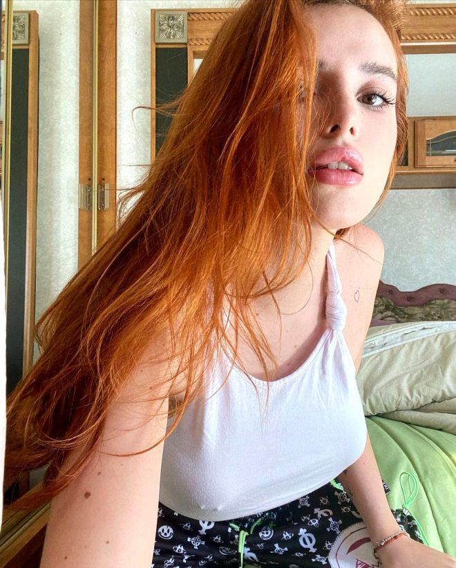 Cinsel içerikli sitede 24 saatte 8 milyon lira kazanan Bella Thorne dur durak bilmiyor! Son pozuna beğeni yağdı