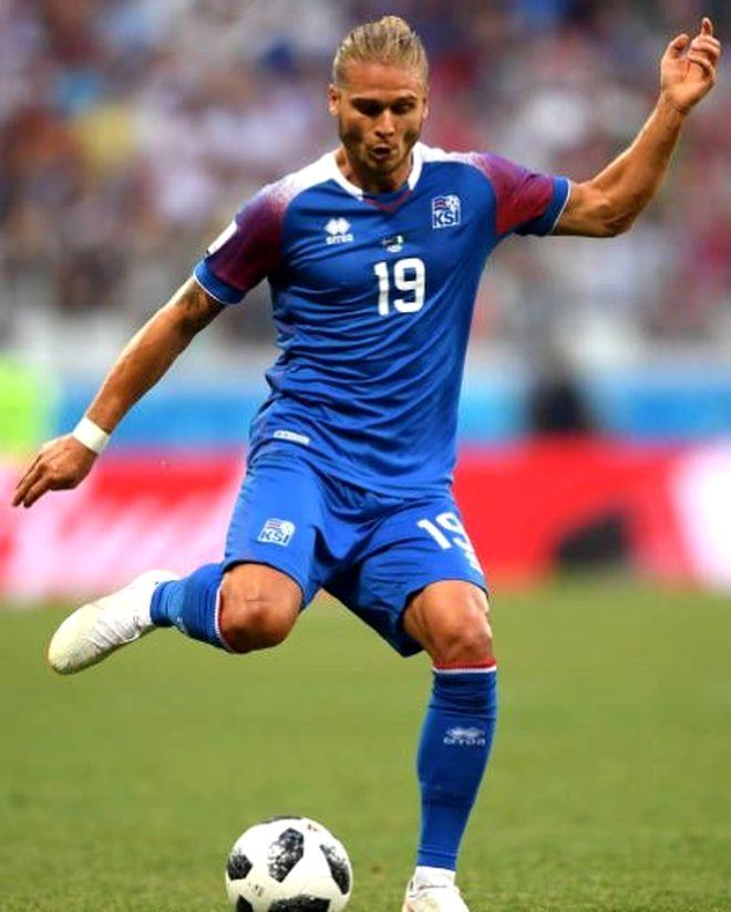 Yakışıklılığı tescillenen futbolcu Rurik Gislason'ın itirafı şaşırttı! Bir maçla spermlerine talep yağdı