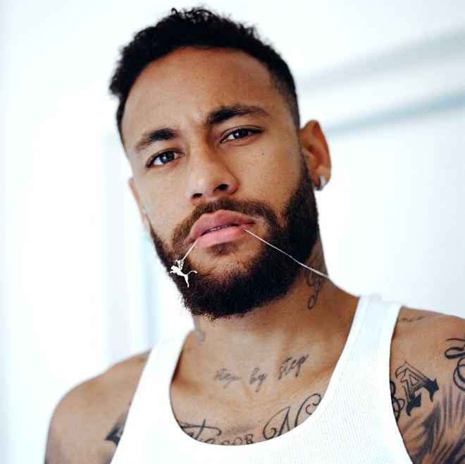 Neymar'ın 8 aydır beraber olduğu güzel şarkıcıyla açık ilişkisi, tüm dünyayı şaşkına çevirdi