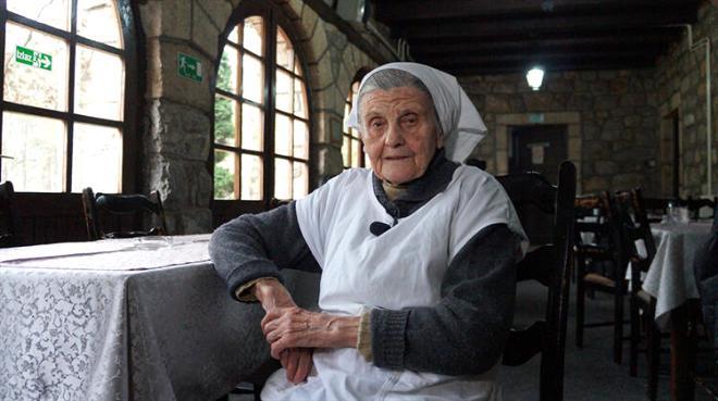 Neye niyet neye kısmet! Çeyizini düzebilmek için işe girdi, hiç durmadan 66 yıldır çalışıyor