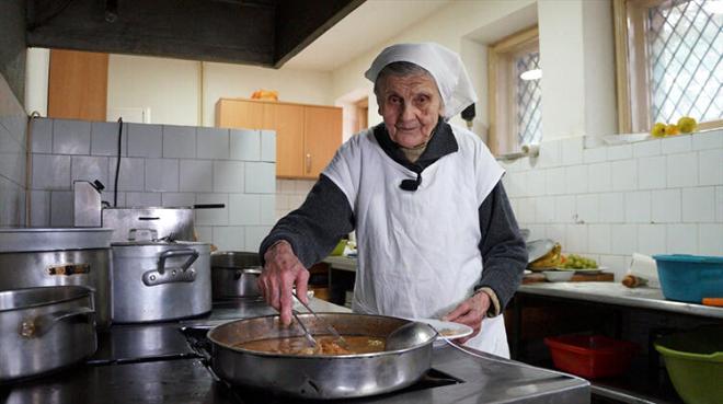 Neye niyet neye kısmet! Çeyizini düzebilmek için işe girdi, hiç durmadan 66 yıldır çalışıyor