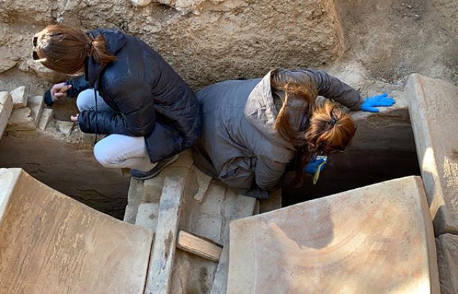 Anıt mezarın üstündeki mesajı gören arkeologlar 1500 yıllık uyarıyla karşılaştı