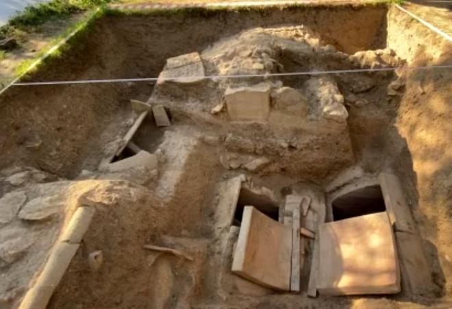 Anıt mezarın üstündeki mesajı gören arkeologlar 1500 yıllık uyarıyla karşılaştı