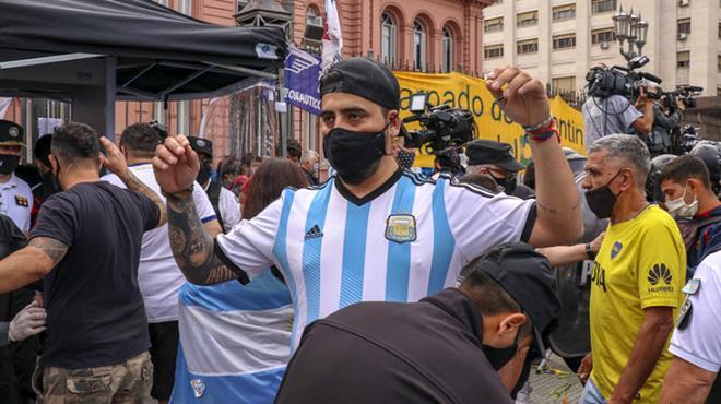 Maradona'nın cenazesi ülkesinde çatışma çıkarttı! Ortalık bir anda karıştı