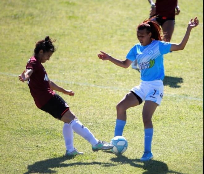 Dünya futbolunda tarihi gün! Trans futbolcu ilk resmi maçına çıktı