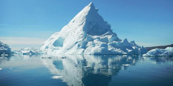 2033 - Kutuplardaki buzullar eriyor. Okyanusların su seviyesi yükseliyor