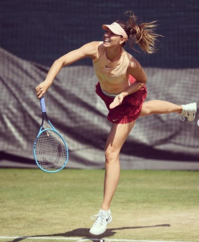 Güzelliğiyle büyüleyen Sharapova, hayranlarını üzen haberi sosyal medyadan verdi