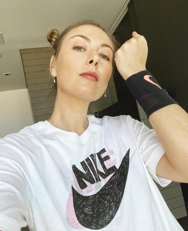 Güzelliğiyle büyüleyen Sharapova, hayranlarını üzen haberi sosyal medyadan verdi