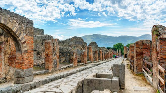 Çaldığı tarihi eserler lanetli çıktı! Başı beladan kurtulmayan turist görevlilere yalvardı