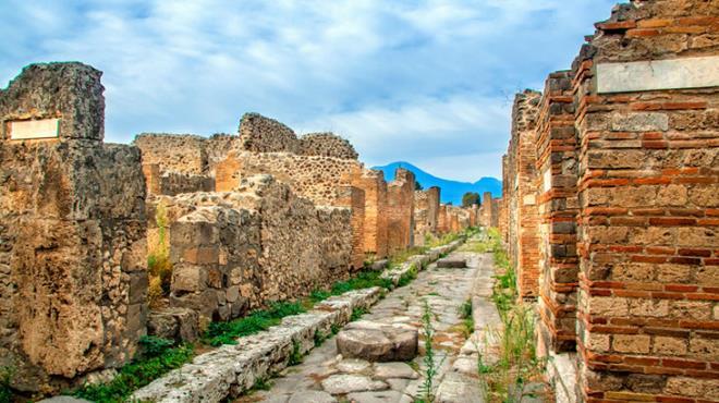 Çaldığı tarihi eserler lanetli çıktı! Başı beladan kurtulmayan turist görevlilere yalvardı