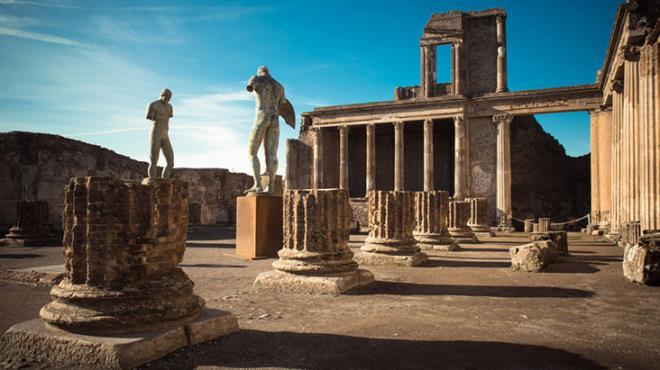 Çaldığı tarihi eserler lanetli çıktı! Başı beladan kurtulmayan turist görevlilere yalvardı