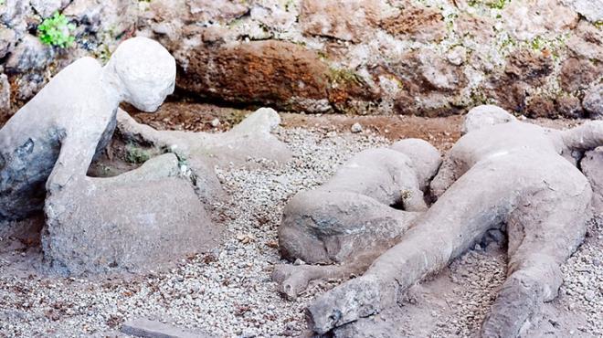 Çaldığı tarihi eserler lanetli çıktı! Başı beladan kurtulmayan turist görevlilere yalvardı