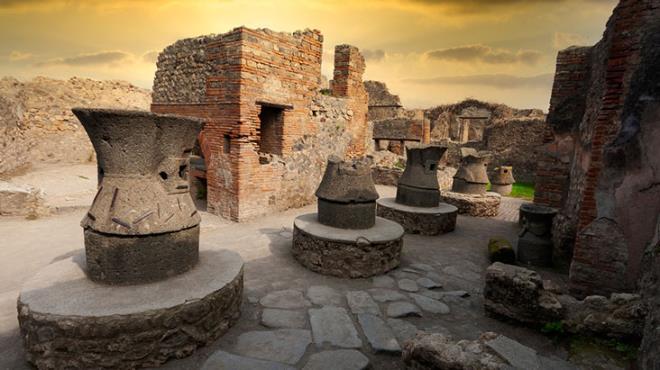 Çaldığı tarihi eserler lanetli çıktı! Başı beladan kurtulmayan turist görevlilere yalvardı